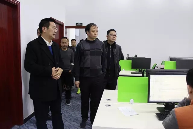 热烈欢迎民盟聚诚经济支部企业家们走进沙师弟,增进交流,共同发展